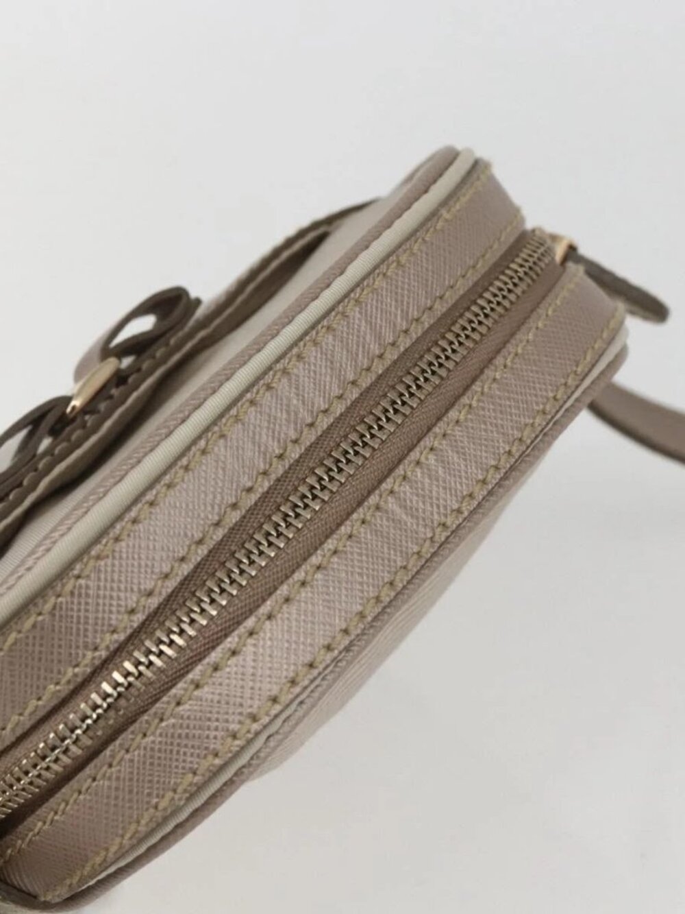 Salvatore Ferragamo Vala Shoulder Bag Nylon Beige Gold Auth 159964 - Picture 6 of 16